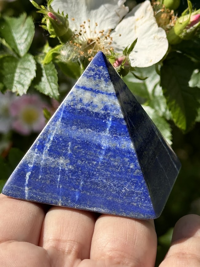 Lapis lazuli pyramída