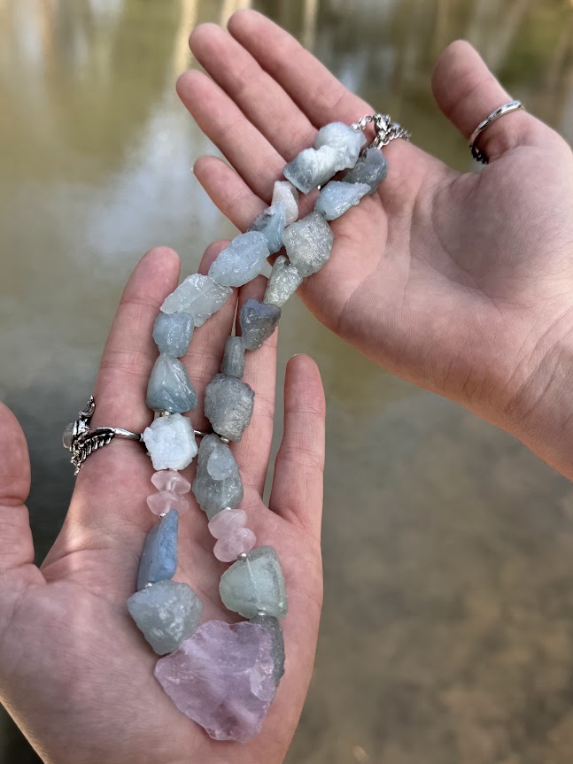 Akvamarín, ametyst, ruženín - Nekonečná láska