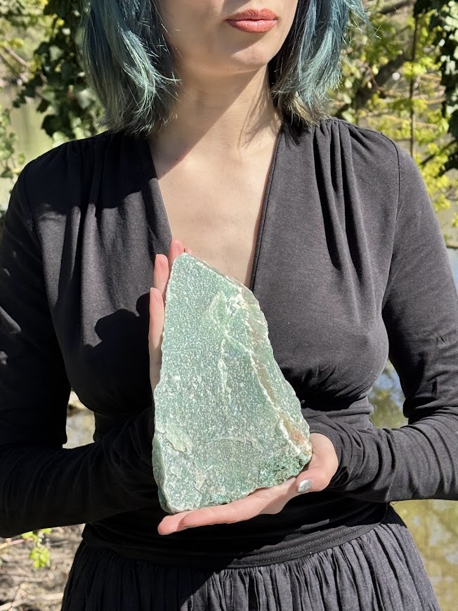 Aventurín surový s fuchsitom 1,6 kg