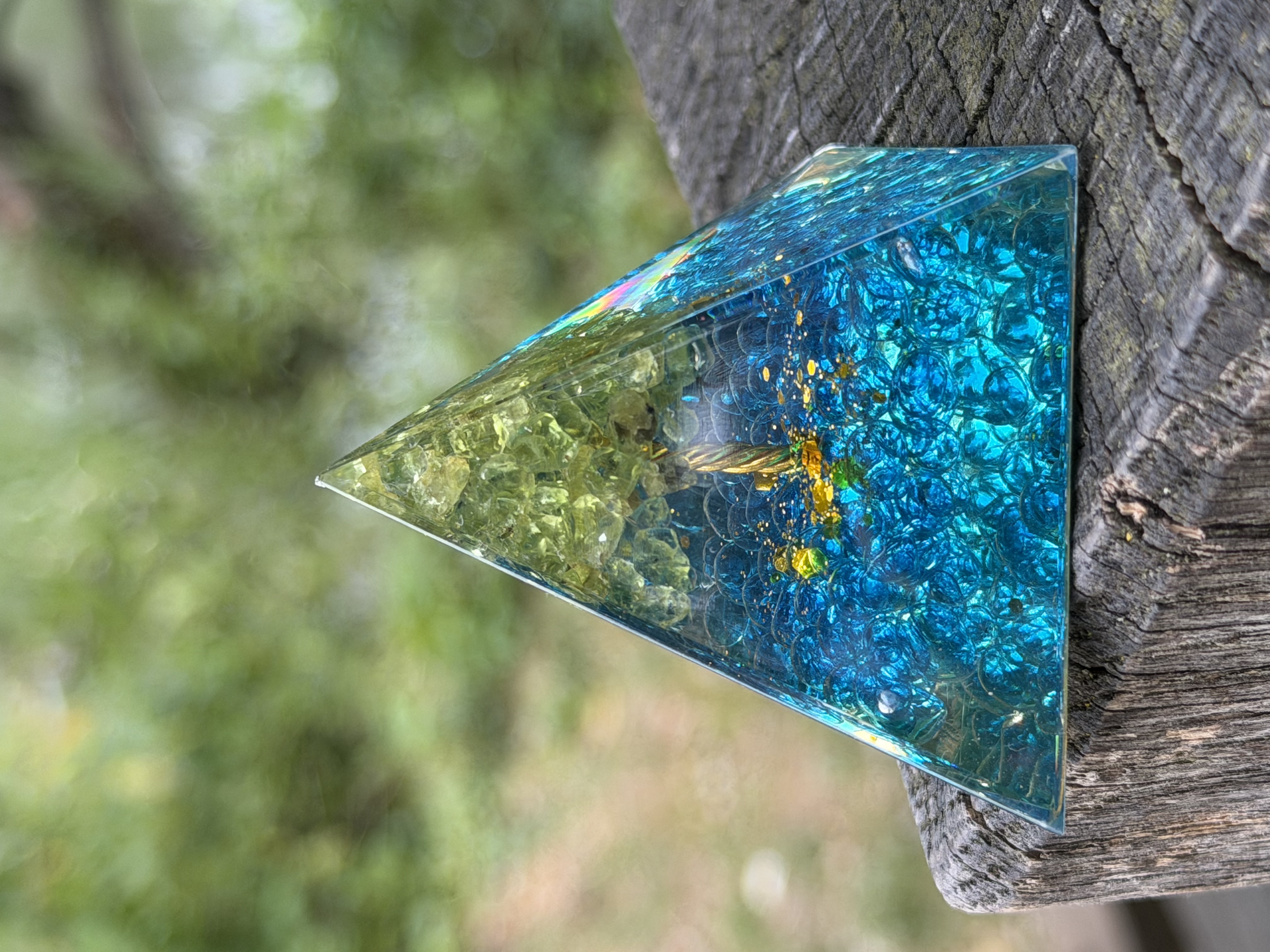 Orgonitová pyramída strom olivín