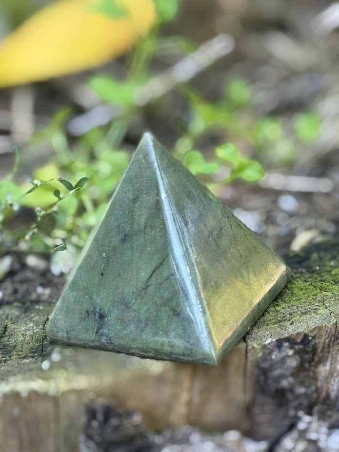Nefrit pyramída 1