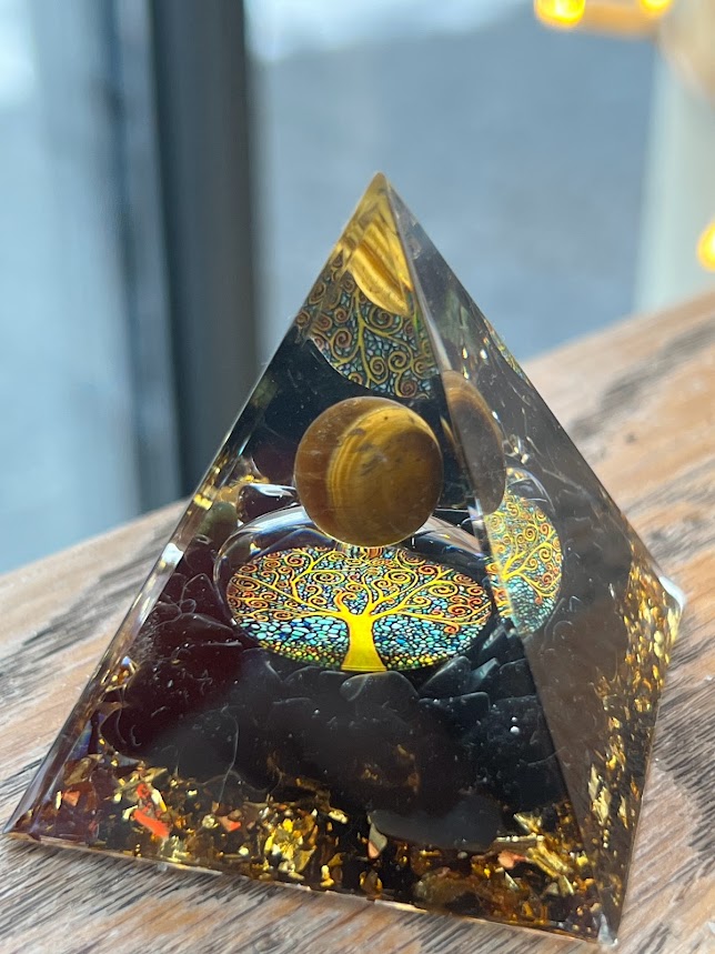Orgonitová pyramída tigrie oko strom života