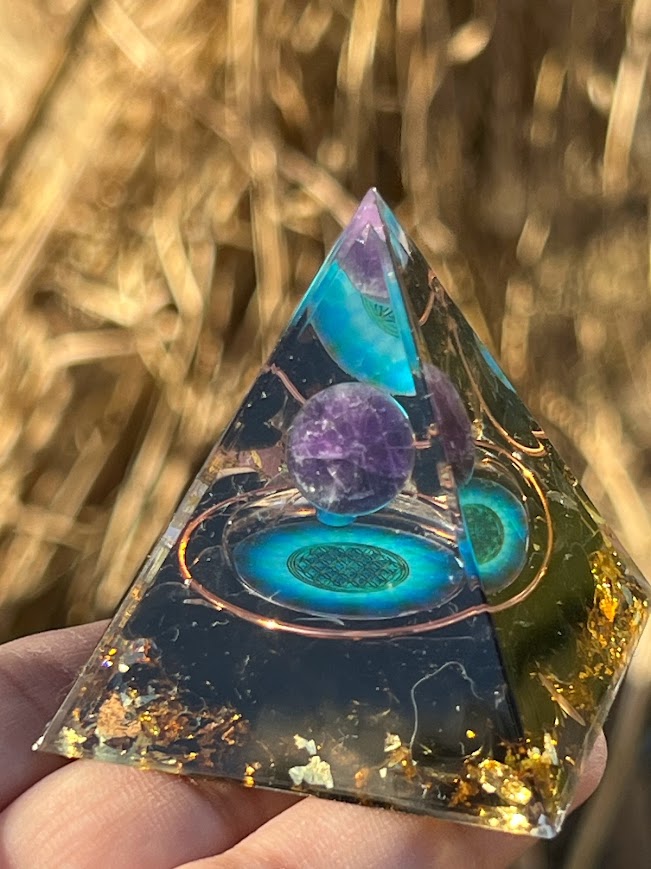 Orgonitová pyramída ametyst mandala