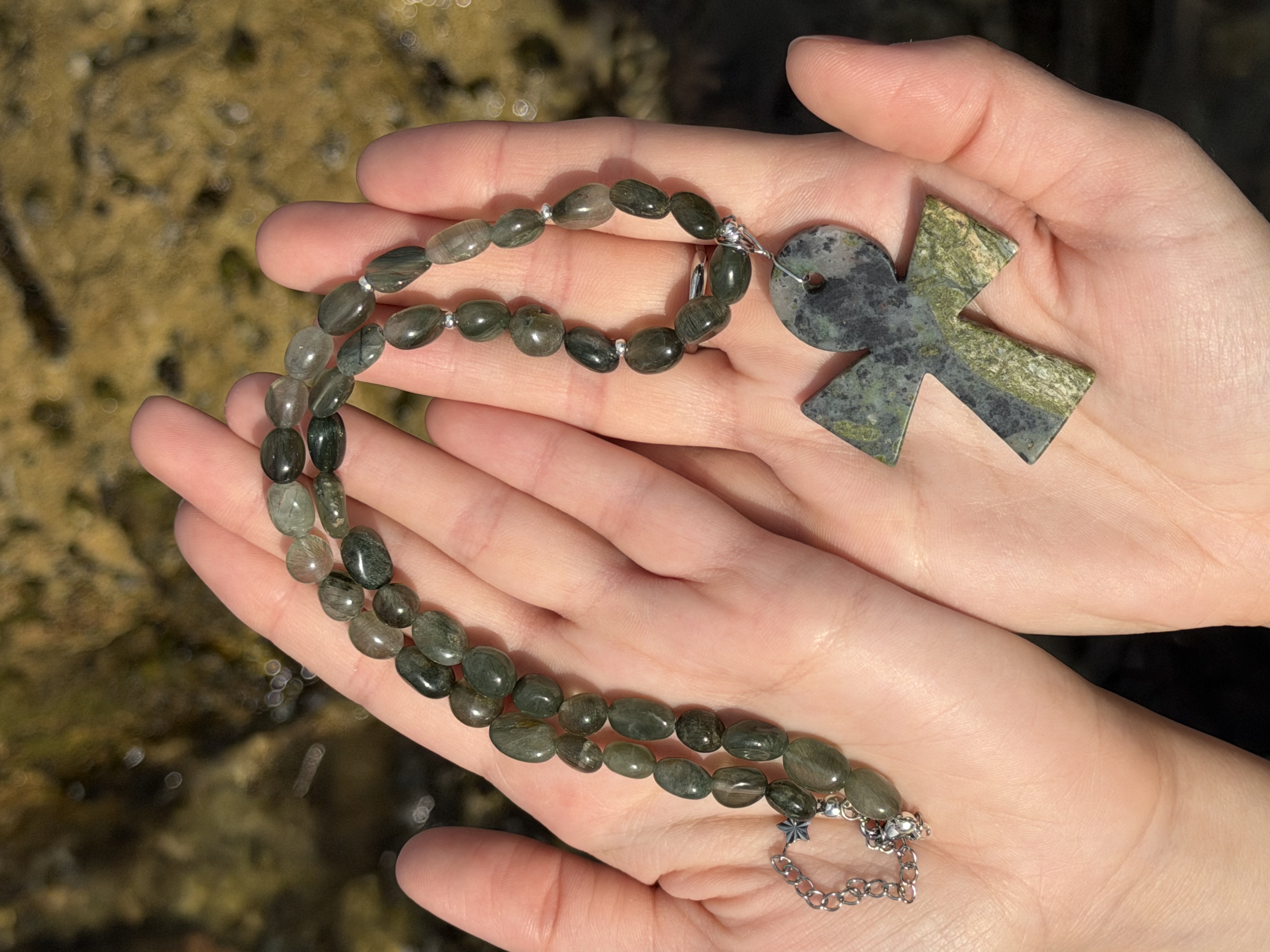 Prasiolit s rutilom, serpentín – Kľúč nového života