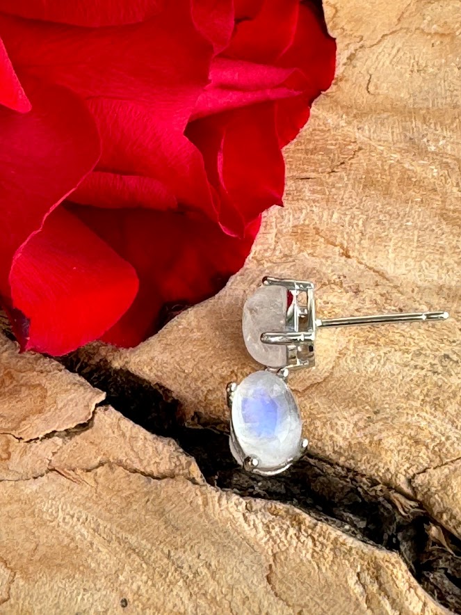 Mesačný kameň náušnice  v striebre 