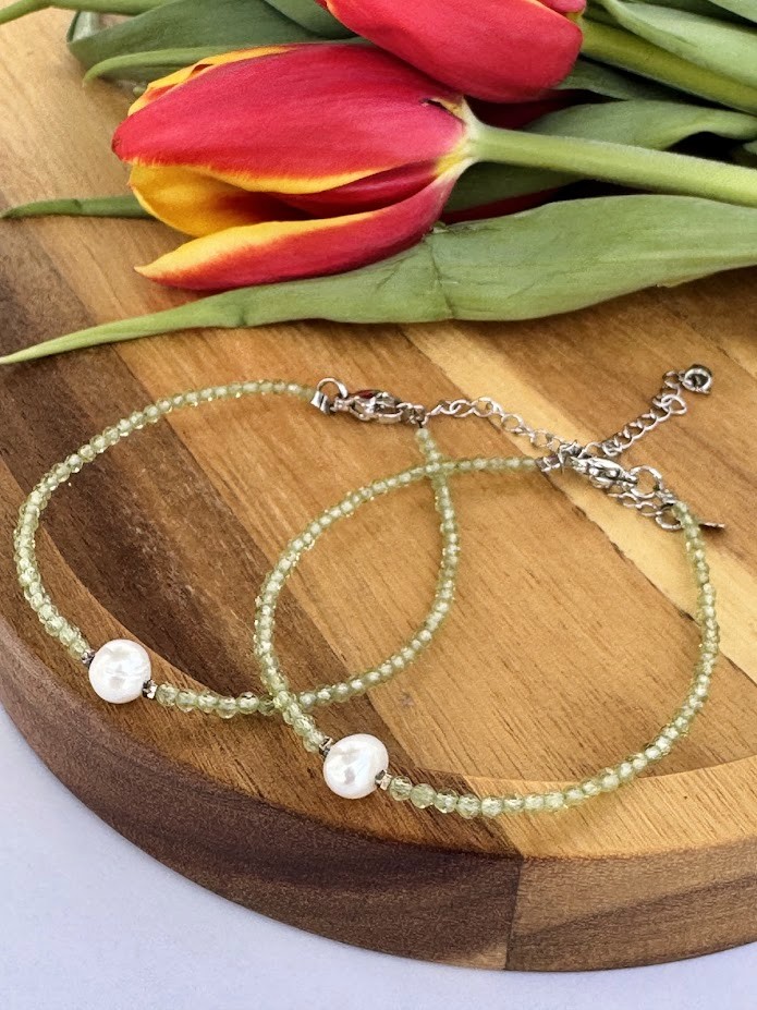 Olivín, perla - fazet 2 mm