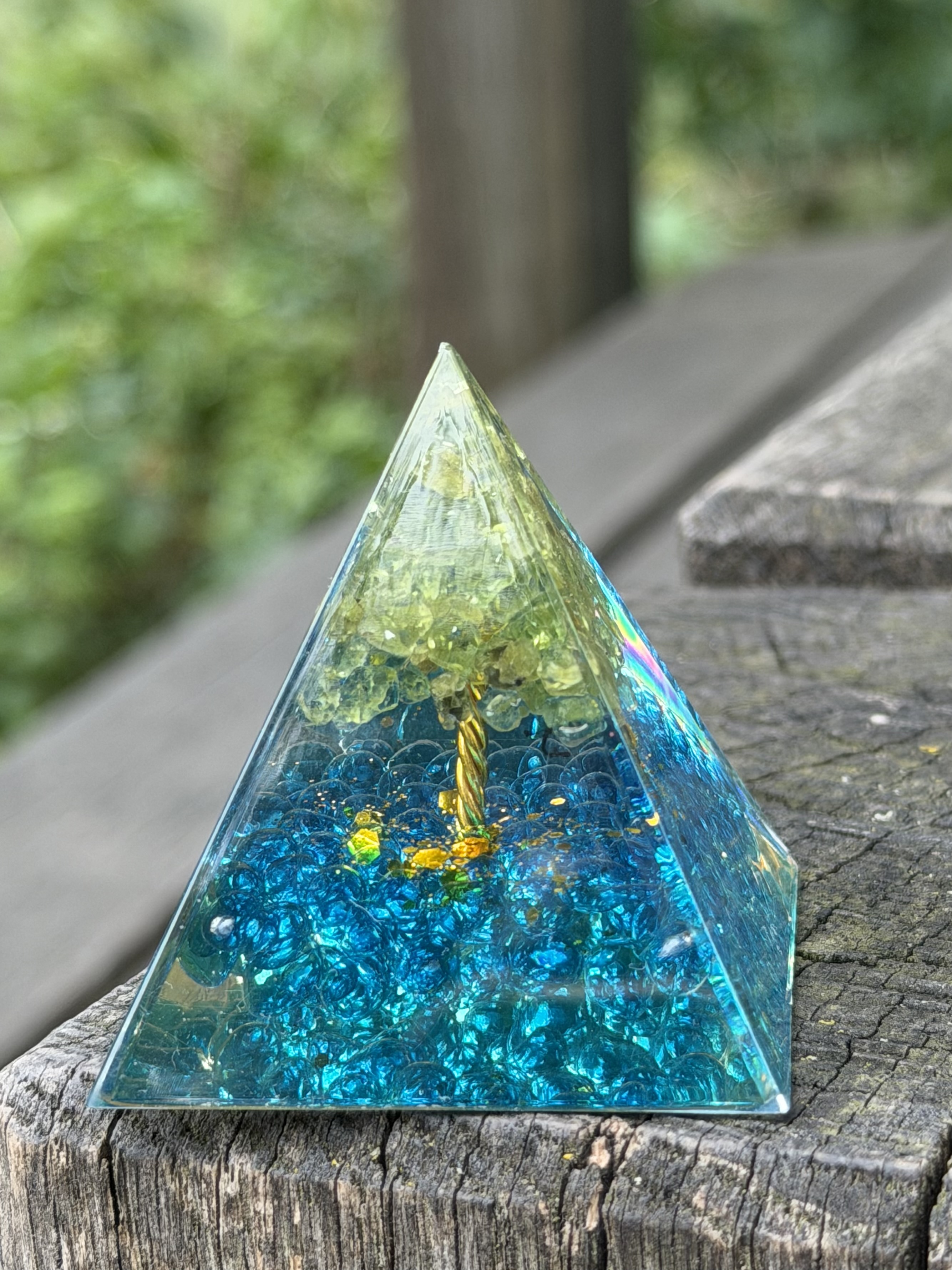 Orgonitová pyramída strom olivín