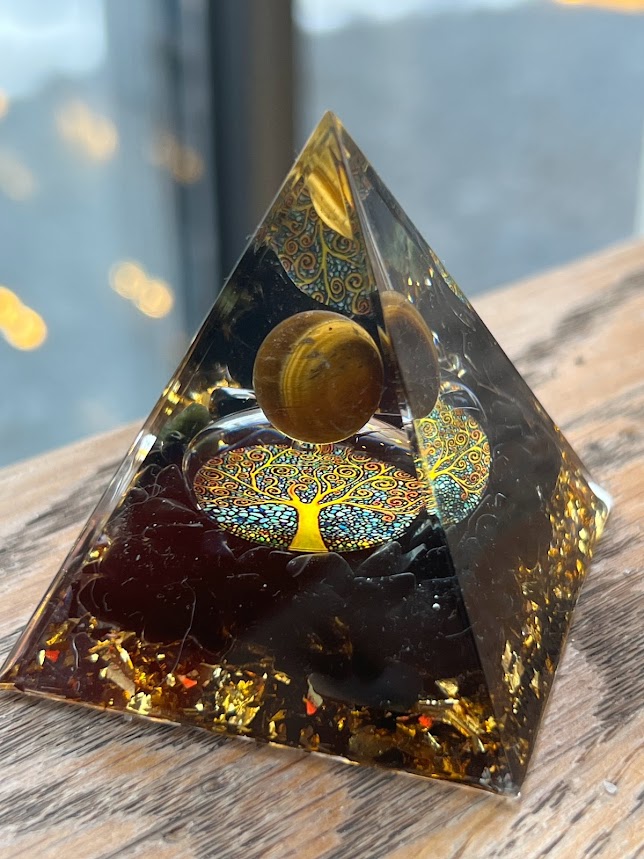 Orgonitová pyramída tigrie oko strom života
