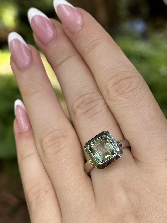 Ametyst zelený luxusný prsteň pozlátený bielym zlatom