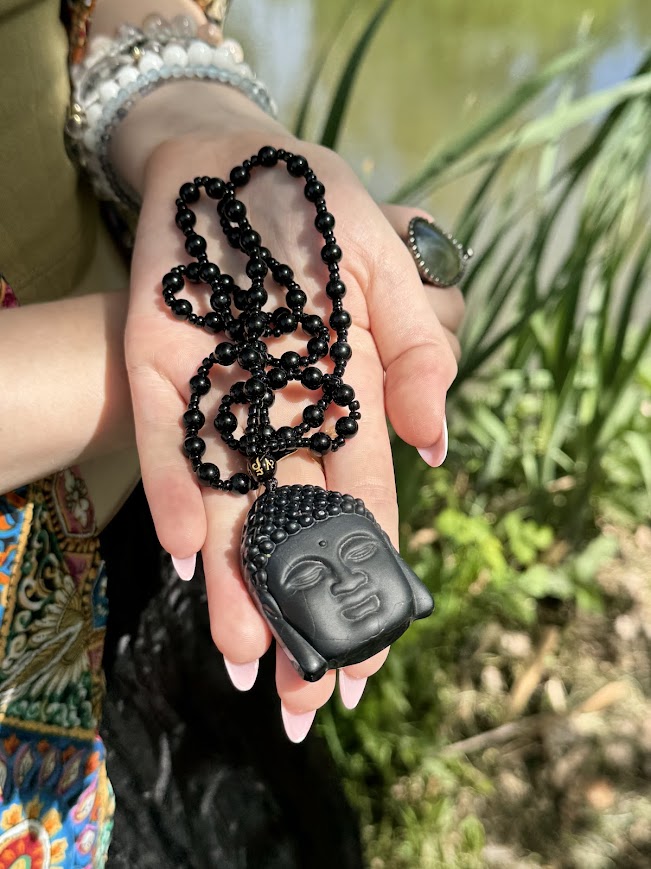 Obsidián Buddha - amulet šťastia a vyrovnanosti