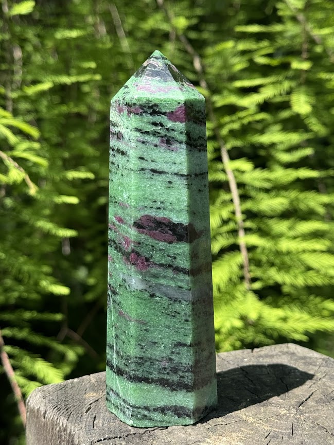 Rubín v zoisite generátor 14 cm
