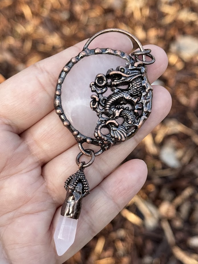 Dračia láska z ruženínu