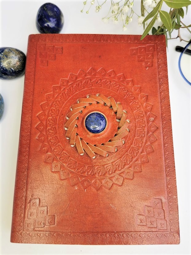 Zápisník z recyklovanej kože a lapis lazuli