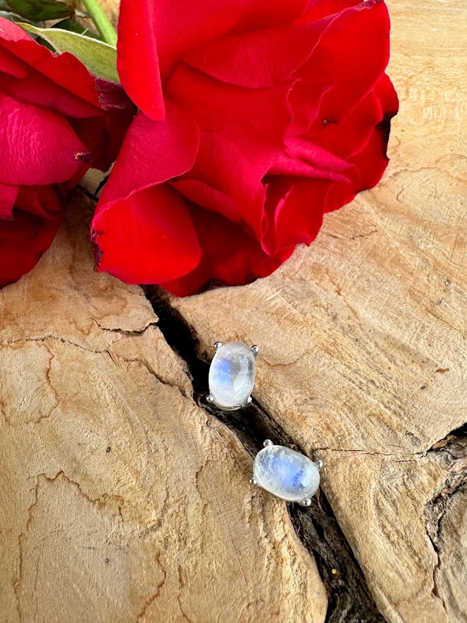 Mesačný kameň náušnice  v striebre 